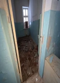 Здание бывш. детского отделения, площадью 261,5 кв.м, земельный участок, площадью 2454 кв.м: Республика Коми, г. Сосногорск, пгт. Войвож, ул. Больничная, д. 4а, строен. 2